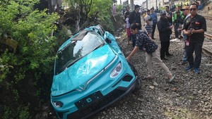 Kelalaian Berujung Sopir Taksi Green SM Tertemper KRL di Bekasi Jadi Tersangka