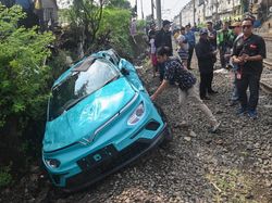 Kelalaian Berujung Sopir Taksi Green SM Tertemper KRL di Bekasi Jadi Tersangka