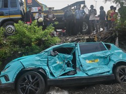 Begini Kata Taksi Green SM soal Kecelakaan Kereta di Bekasi