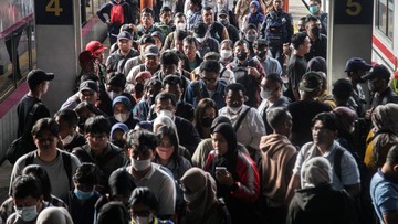 Penumpang Membludak! KRL Dialihkan Usai Insiden Maut di Bekasi Timur