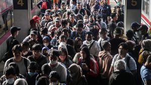 Penumpang Membludak! KRL Dialihkan Usai Insiden Maut di Bekasi Timur