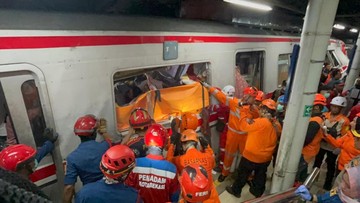 Kecelakaan Kereta di Bekasi, Ada 3 Orang yang Masih Terperangkap