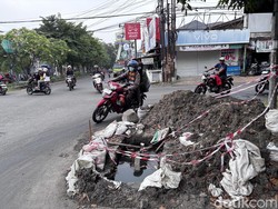 Proyek Pipa PGN Mangkrak di Manukan Kerap Bikin Pengendara Celaka
