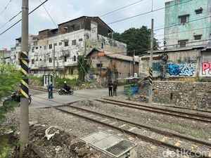 Polisi Ungkap Palang Rel KA di TKP Taksi Green SM Tertemper KRL Buatan Warga