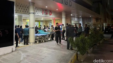 Tangis Keluarga Pecah saat Tahu Korban Tabrakan Kereta di Bekasi Meninggal