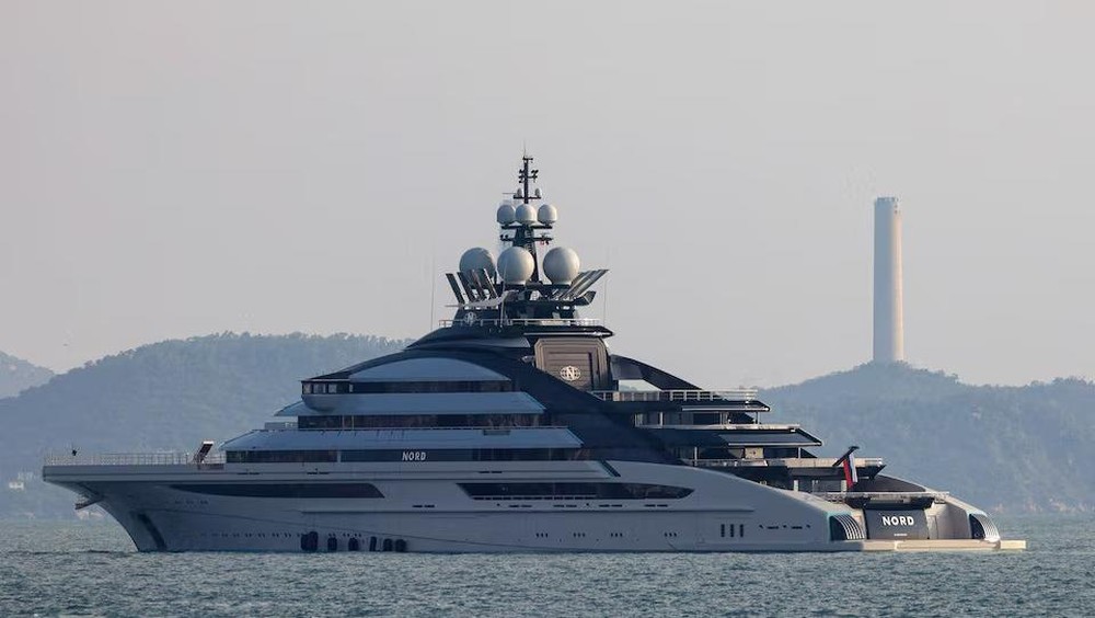 Kapal Super Ini Bikin Dunia Heran di Selat Hormuz