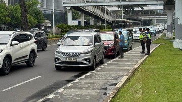 Tabrakan Beruntun 4 Mobil di Jalan Sudirman Jakpus