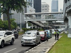 Tabrakan Beruntun 4 Mobil di Jalan Sudirman Jakpus