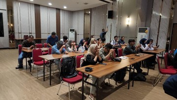 Mereka Memupuk Asa Cari Keluarga Usai Kecelakaan Kereta