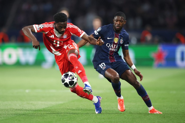 PSG mendapatkan penalti kontroversial saat mengalahkan Bayern Munich 4-5 di semifinal leg I Liga Champions.