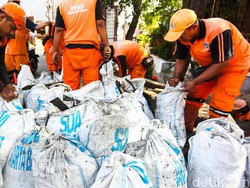 Catat! Warga Jakarta Kini Wajib Pilah Sampah dalam 4 Kategori Ini