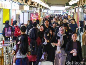 Video: Lautan Manusia di Blok M Saat Long Weekend