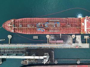 CPO Melejit, Aktivitas Bongkar Muat di Teluk Bayur Tembus 873 Ribu Ton