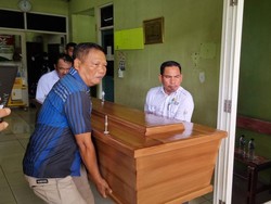 Jenazah Mia Citra Korban Kecelakaan Kereta di Bekasi Dipulangkan ke Ngawi