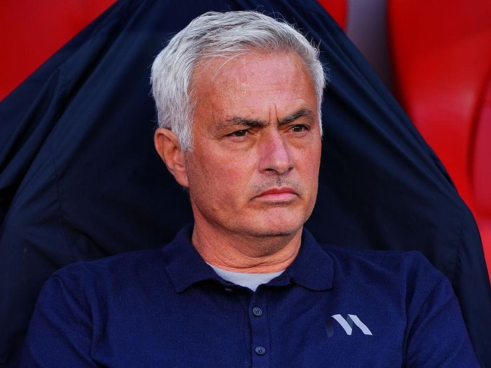 LISBON, PORTUGAL - APRIL 25: Head Coach Jose Mourinho of SL Benfica before the start of the Liga Portugal Betclic match between SL Benfica and Moreirense FC at Estadio da Luz on April 25, 2026 in Lisbon, Portugal. (Photo by Gualter Fatia/Getty Images)