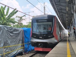 Video: KRL Lakukan Uji Coba Melintas di Bekasi Timur Usai Kecelakaan
