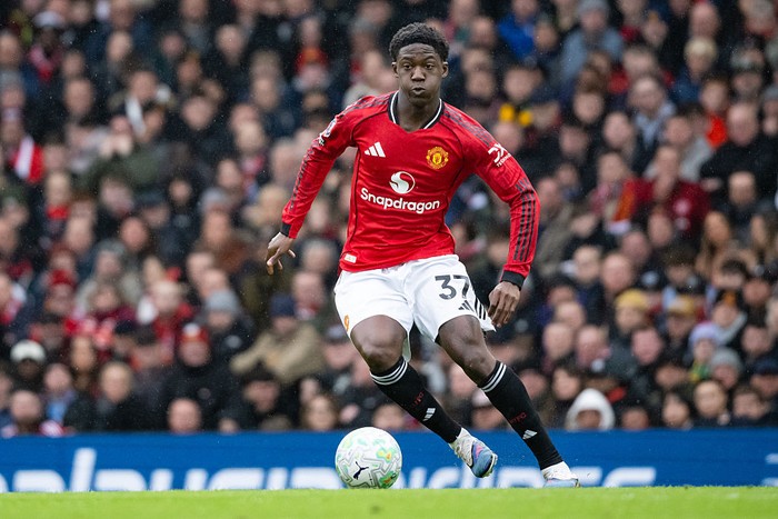 MANCHESTER, ENGLAND - MARCH 15:   Kobbie Mainoo of Manchester United in action during the Premier League match between Manchester United and Aston Villa at Old Trafford on March 15, 2026 in Manchester, United Kingdom. (Photo by Ash Donelon/Manchester