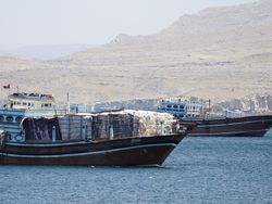 Iran-AS Bakal Buka Selat Hormuz, Harga Minyak hingga Dolar AS Turun