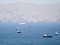 Iran Ancam AS Jika Nekat Terobos Selat Hormuz