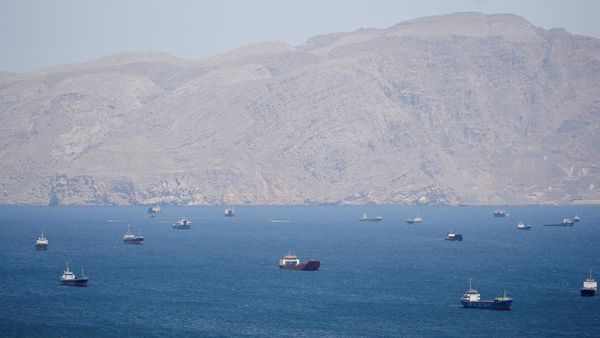 Lalu Lintas Kapal di Selat Hormuz Melambat