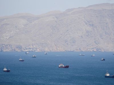 Lalu Lintas Kapal di Selat Hormuz Melambat