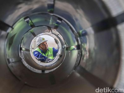 Melihat Bongkar Muat Komoditas Impor di Pelabuhan Tanjung Priok