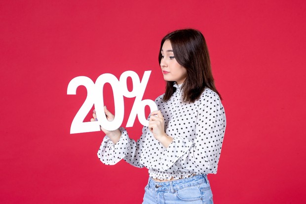 Metode 50 30 20 menjadi salah satu cara budgeting anti ribet karena pembagiannya jelas dan mudah diterapkan dalam kehidupan sehari hari. Dengan sistem ini, kamu tetap bisa memenuhi kebutuhan, menikmati keinginan, dan menabung tanpa harus merasa terbebani.