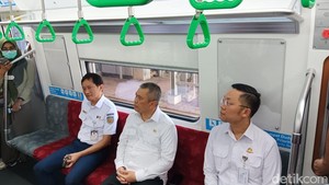 Menhub Tolak Usulan Gerbong Wanita di Tengah KRL, Ungkap Alasan Tetap di Ujung