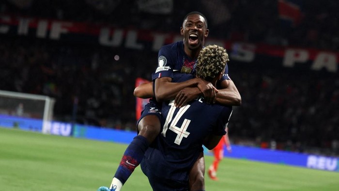Paris Saint-Germains French forward #10 Ousmane Dembele celebrates after scoring his team fifth goal during the UEFA Champions League semi-final first leg football match between Paris Saint-Germain (PSG) and Bayern Munich at the Parc des Princes in 