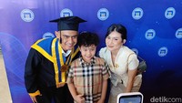 Selebgram Jadi Pendamping Pratama Arhan Saat Wisuda, Siapa Dia?