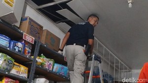Bobol Atap Minimarket di Tasik, Komplotan Maling Gasak Rokok-Kosmetik