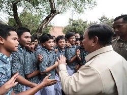 Prabowo Mau Tambah Pengadaan Smartboard, Targetkan Tahun Ini 3 Per Sekolah