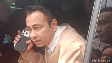 Wajah Lelah Raffi Ahmad Malam ke Lokasi Kecelakaan KA, Pagi Lanjut Syuting