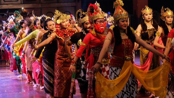 Ribuan Penari Unjuk Aksi di Solo 24 Jam Menari