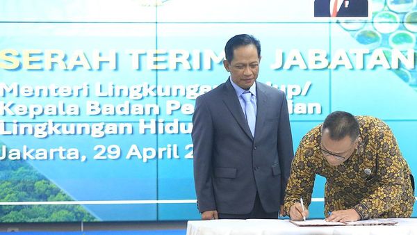 Serah Terima Menteri LH, Hanif Faisol Resmi Lepas Jabatan ke Jumhur Hidayat
