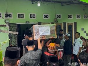 Video Rumah Duka Mahasiswi Asal Jambi yang Jadi Korban Tabrakan KA di Bekasi
