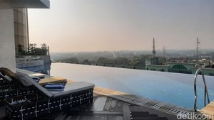 Hotel Baru Jakarta Punya Infinity Pool ala Pantai