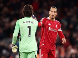 Van Dijk: Kepergian Alisson Bakal Memukul Liverpool, tapi...