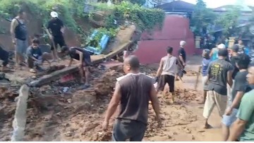 Talud TPU Ambon Ambruk Diterjang Longsor, 10 Kerangka Berserakan