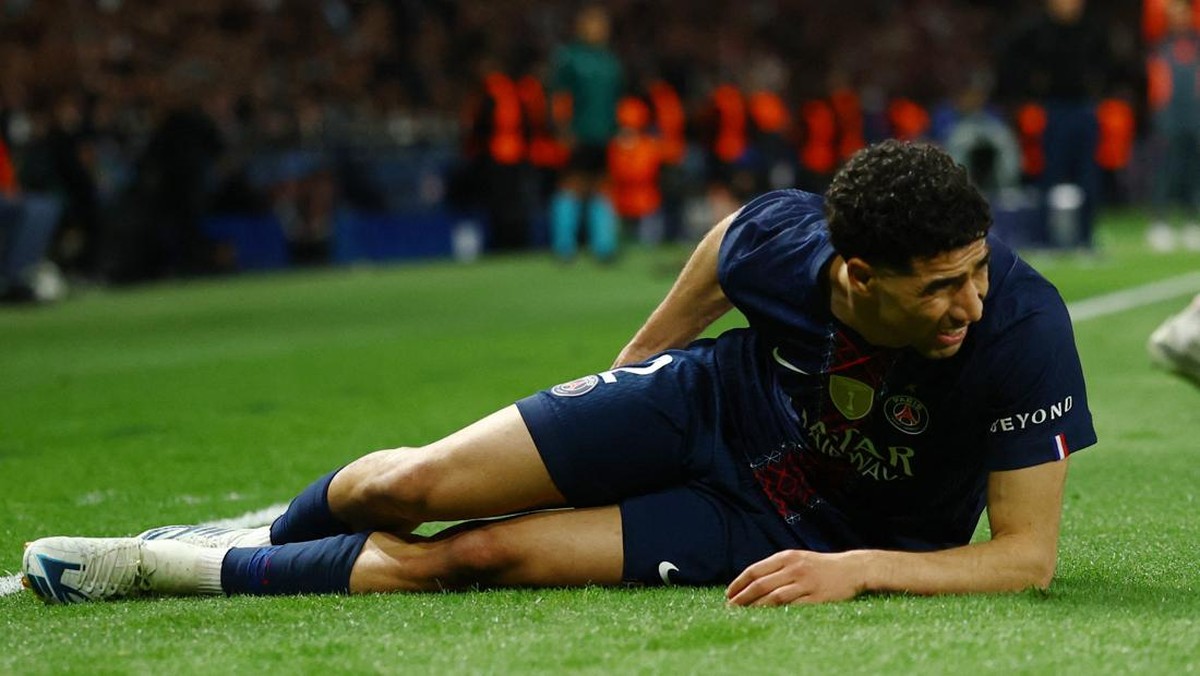 Achraf Hakimi cedera hamstring, absen di leg kedua semifinal Liga Champions kontra Bayern Munich. (REUTERS/Sarah Meyssonnier)