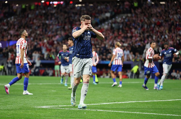 MADRID, SPAIN - APRIL 29: Viktor Gyoekeres of Arsenal celebrates scoring his teams first goal from the penalty spot during the UEFA Champions League 2025/26 Semi Final First Leg match between Atletico de Madrid and Arsenal FC at Metropolitano Stadiu