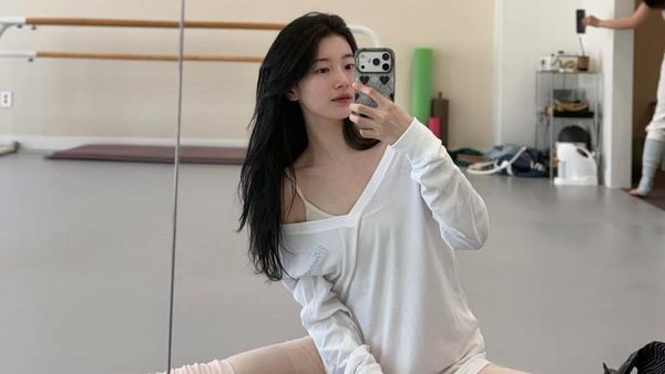 7 Gaya Bae Suzy Latihan Balet, Cantik Alami dengan Wajah Tanpa Makeup