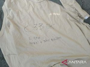 Penghuni Apartemen Terbakar di Jakbar Lempar Baju Isi Tulisan, Damkar Evakuasi