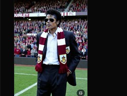 Meme-meme Kocak Usai Burnley Tunjuk Michael Jackson Jadi Pelatih