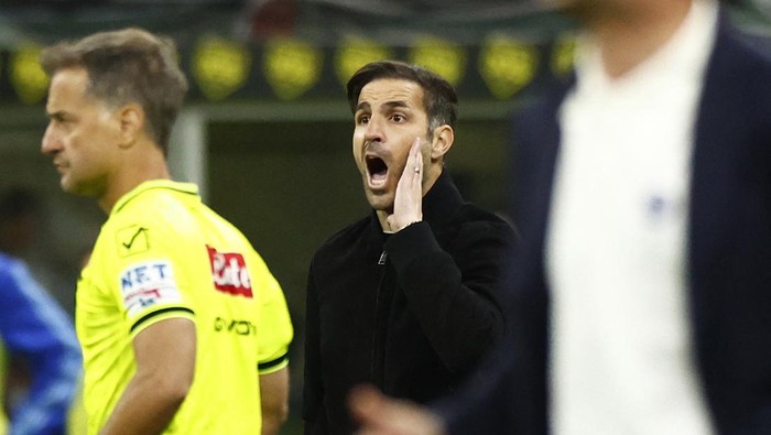 Como yakin Cesc Fabregas tidak akan cabut musim depan.