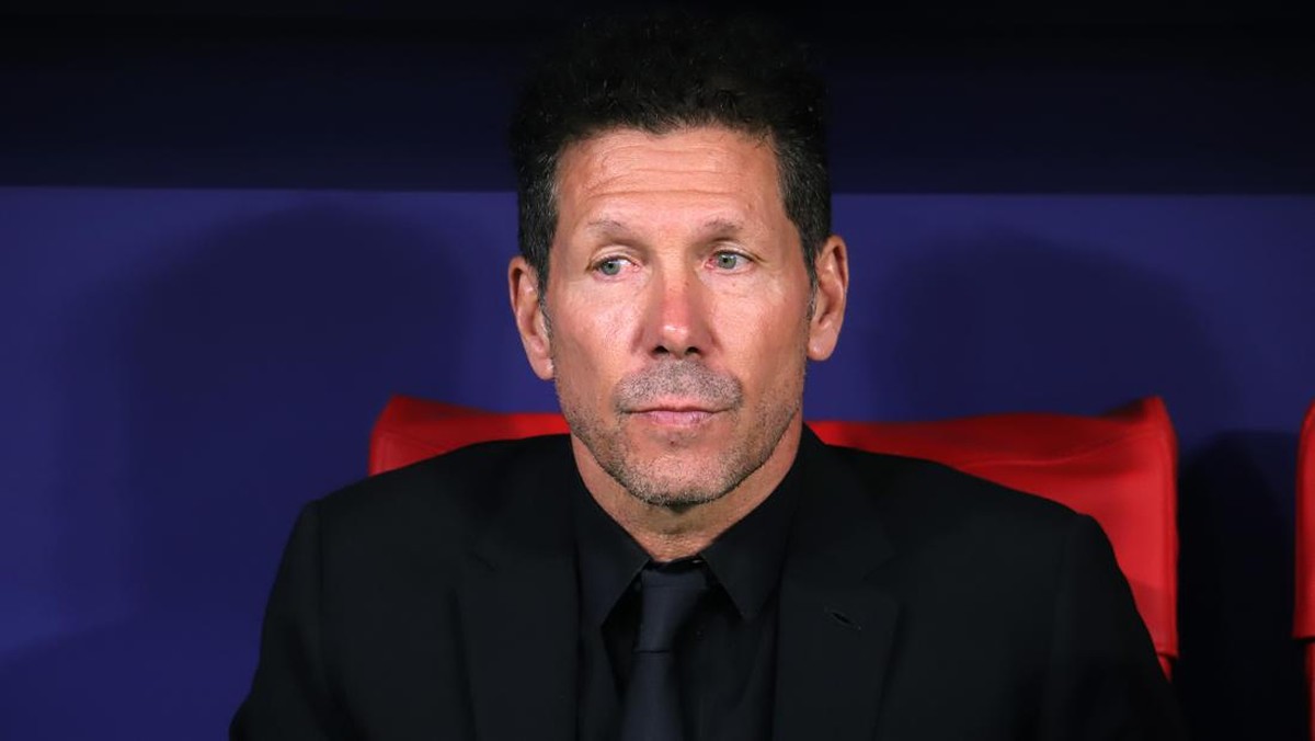 Diego Simeone tetap senang meski Atletico Madrid kalah dari Liverpool. (Foto: Getty Images/BSR Agency)