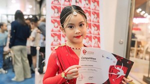 Yeay! Fitri Tropica Terharu Sada Raih Medali Perak Kejurnas Ice Skating