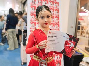 Yeay! Fitri Tropica Terharu Sada Raih Medali Perak Kejurnas Ice Skating