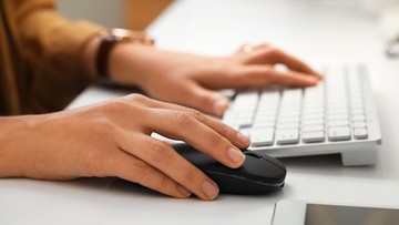 Kerja di Hari Libur Apakah Termasuk Lembur? Ini Ketentuannya