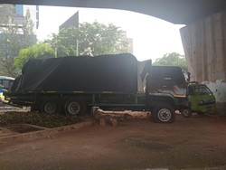 Kronologi Truk Rem Blong Meluncur di Flyover Slipi hingga Tabrak Beton Busway